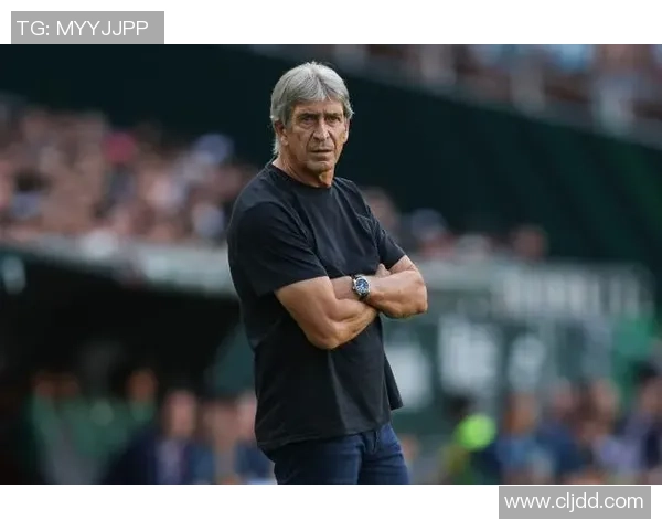 法国足球明星风采展现球场内外的魅力与荣耀