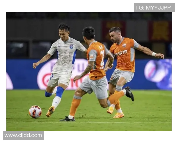 赛后分析:深圳足球队与上海足球队球员个人能力对比与表现评估 赛后分析:深圳足球队与上海足球队球员个人能力对比与表现评估