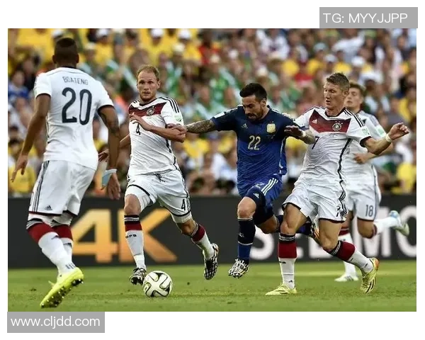 重庆足球队在世锦赛中的团队协作表现分析与评价 重庆足球队在世锦赛中的团队协作表现分析与评价